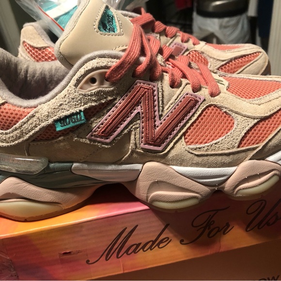 New Balance Kids' Tan and Pink Sneakers Men’s size 4 - Picture 5 of 6